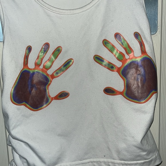 White crop top with vinyl design, ties on the side to adjust the shape - Picture 5 of 8